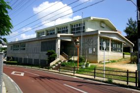 屋良地区体育館・図書室